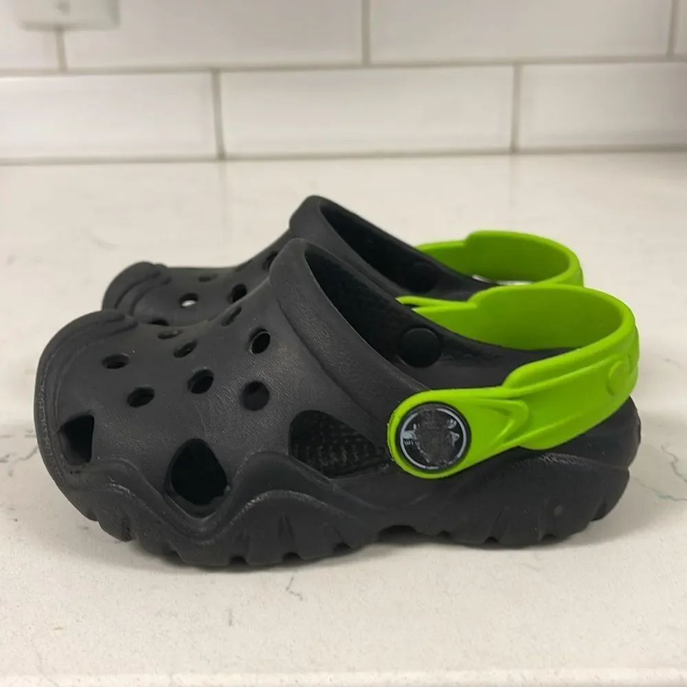 Crocs KIDS' SWIFTWATER™ CLOG Kids Black and Green Clogs Size 6